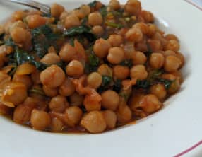 Pois chiches à la mâche et la roquette.