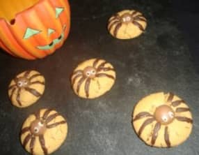 Cookies araignées au beurre de cacahuètes d'Halloween