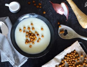 Velouté de panais et ses croûtons de pois chiches au curry