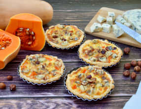 Tartelettes à la Fourme d’Ambert, butternut et noisettes