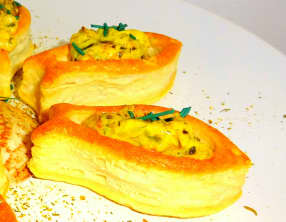 Mini poissons feuilletés aux moules sauce exotique