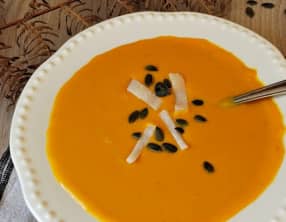 Soupe de courge et patate douce au lait de coco
