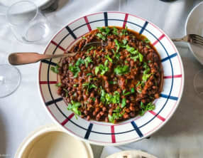 Pois chiches noirs en sauce