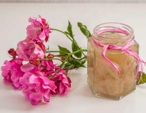 Sirop de rose albanais