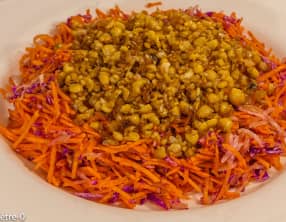 Falafels destructurés sur lit de crudités