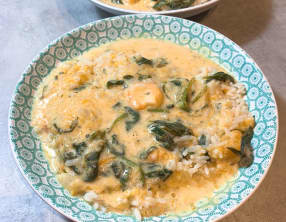 Blanquette de crevettes, potiron, épinards et crème de coco