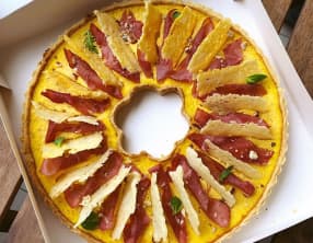 Tarte au potiron, bresaola et chips de parmesan