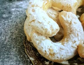 Croissants fondants au citron et aux amandes