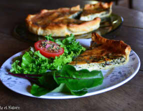 Tarte feuilletée aux fanes de betterave, courgettes et noisette