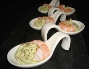 Cuillères apéritives à l'avocat et aux crevettes