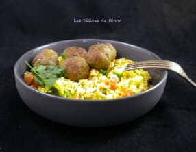 Boulettes d’agneau et taboulé aux raisins secs