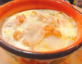 Cassolettes de Saint-Jacques à la crème safranée