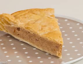 Galette des rois marrons et oranges confites