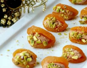 Abricots fourrés au foie gras et pistaches