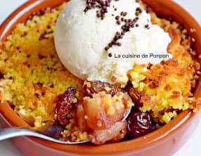Crumble de gâteau citron aux pommes, raisins et cassis