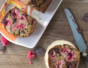 Banana bread aux framboises et chocolat noir