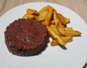 Tartare de bœuf à l'ail noir