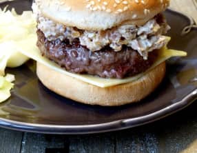 Burger ch'ti, sauce à la bière et cheddar