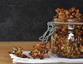 Granola salé, zaatar, parmesan