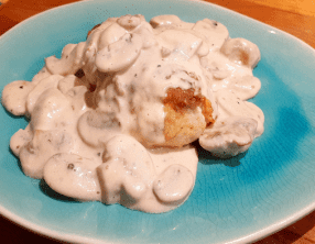 Escalope de Poulet à La Crème Fraiche et Champignons