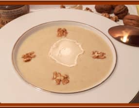 Velouté d'endives aux noix et fromage de chèvre