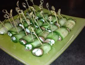 Makis de concombre au fromage de chèvre frais, jambon cru et coriandre