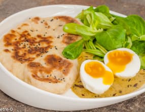 Naans et curry aux œufs