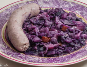Saucisses au chou rouge