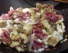 Artichaut à l'espagnole au jambon serrano et au fromage de brebis