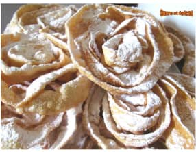 Beignets ultra croustillants en forme de fleurs