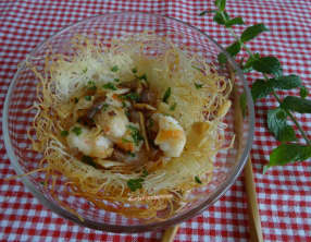 Nids de vermicelles de riz aux crevettes et pousses de bambou