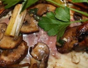 Filets de Bar pochés au bouillon saveurs d’Asie et sa poêlée de champignons