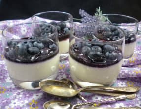 Panna cotta tonka et myrtilles