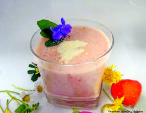 Frappé à la fraise, banane, gingembre et à la poudre de baobab