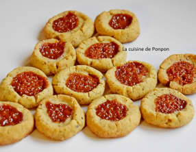 Biscuit aux noisettes, épices pain d'épices et confiture de lait