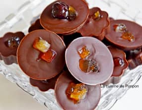 Pralines au chocolat, caramel coco vegan et fruits confits, vegan