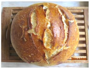 Pain blanc cuit en cocotte