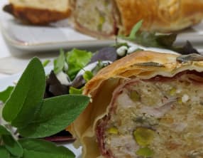 Boudin de poulet feuilleté à la sauge