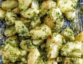 Pesto d’orties sur salade de pommes de terre