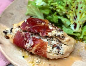 Escalopes de poulet farcies au chèvre et olives