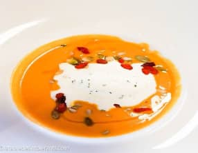 Velouté de potiron aux graines de courge et baies de goji