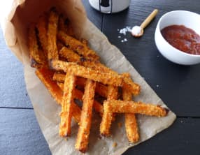Frites de patate douce au parmesan et à la poudre d'amandes