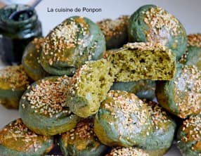 Petits pains au pesto de pissenlit et spiruline