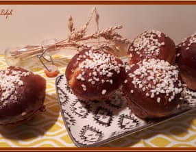 Briochettes à la crème fraîche et sucre en grains