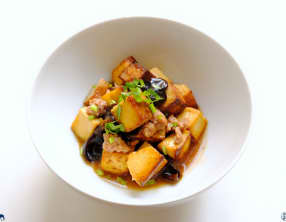 Tofu sauté porc haché et champignons noirs
