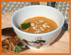 Crème de tomate à la coco et noix de cajou