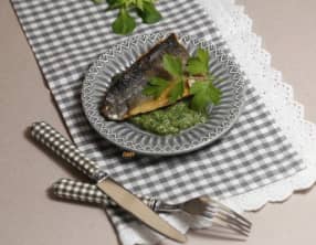 Filet d'omble chevalier à la crème de mâche épinards