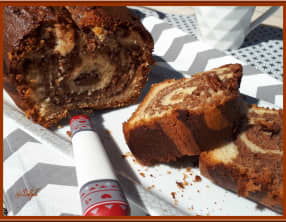 Cake au yaourt marbré à la pâte à tartiner au chocolat