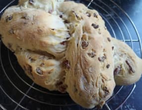 Pain tressé aux lardons et au romarin