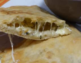 Calzone au fromage et sa bonne sauce tomate maison